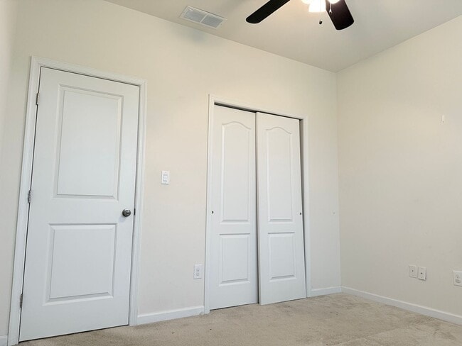 Building Photo - Spacious 3 Bed, 2 Bath Home in Desirable P...