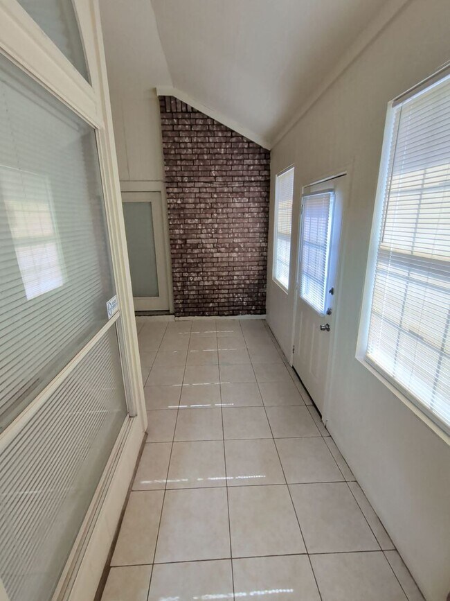 Building Photo - 4819 Brady Ct