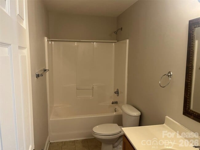 Building Photo - 1923 Crestmont St