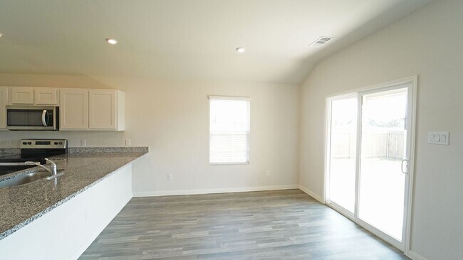 Building Photo - FOR LEASE!  4 Bedrooms - 2 Baths - 2 Car Garage.