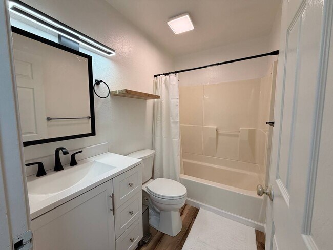 Building Photo - 2000 Blueberry St