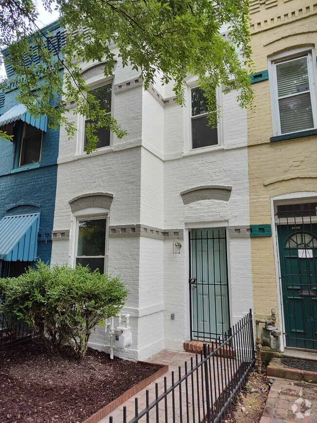 Building Photo - 1229 K St SE