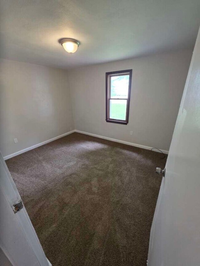 Building Photo - LIMITED TIME**NO APPLICATION FEE**1/2 OFF ...