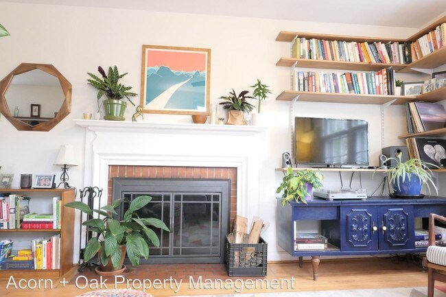 Building Photo - 3 br, 1 bath House - 1014 W Lakewood Ave