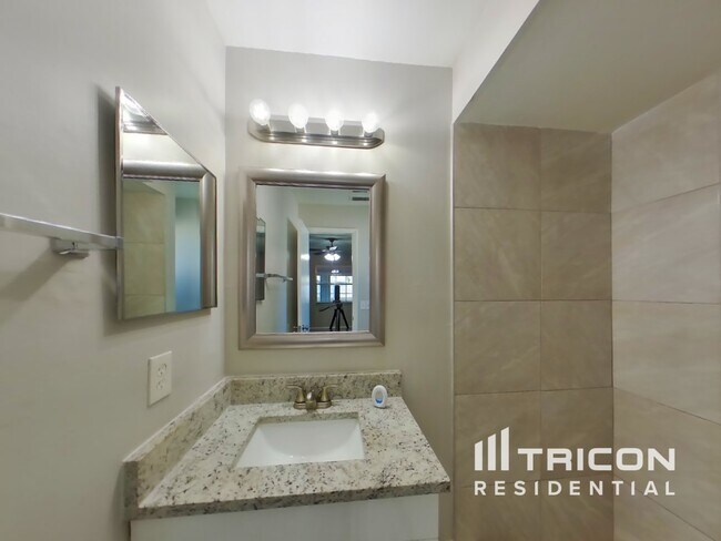 Building Photo - 638 Alton Rd