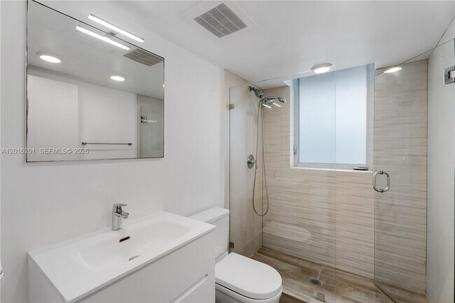 Building Photo - 9261 E Bay Harbor Dr