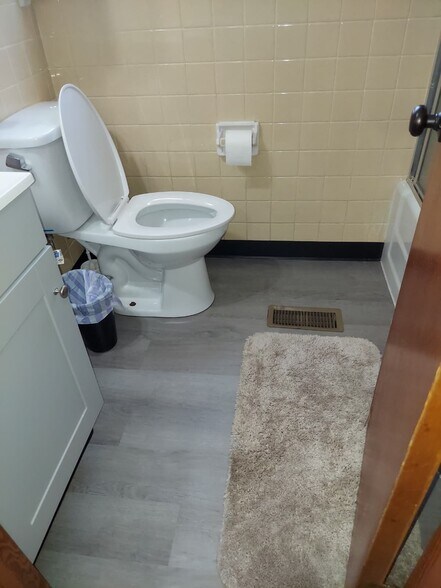 Bathroom - 2913 Hester Ln NW