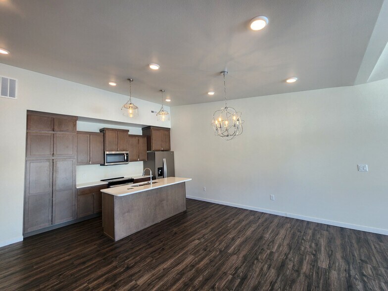 Building Photo - 812 7th St SW