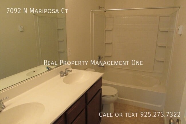 Building Photo - 7092 N Mariposa Ct