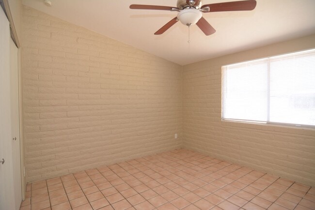 Building Photo - Charming 3 Bedroom 2 Bath House! Great Nor...