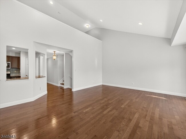 Building Photo - 124 Barclay Dr