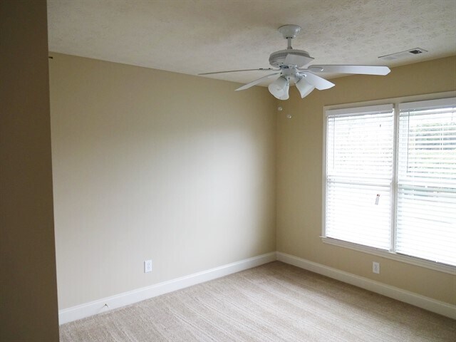 Building Photo - 1500 Holly Manor Dr