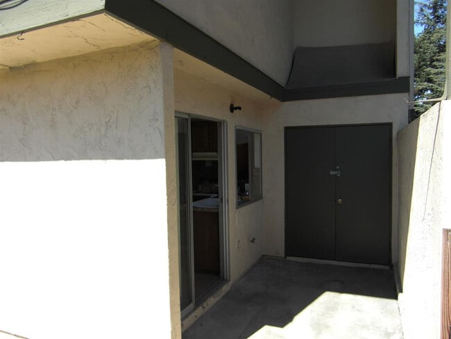 Building Photo - 1450 Melrose Ave