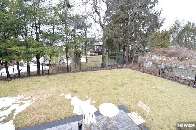 Building Photo - 65 Franklin St