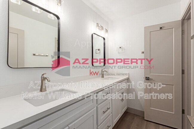 Building Photo - 7660 W Palmaire Ave