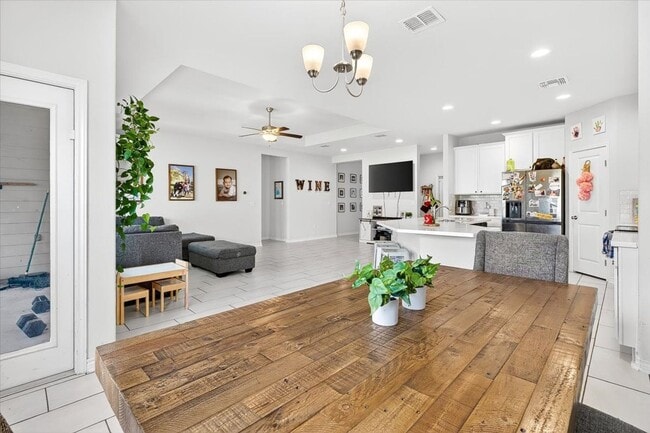 Building Photo - 2614 Vista del Sol