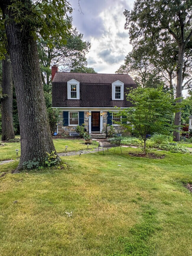 Primary Photo - 2804 Crest Ave