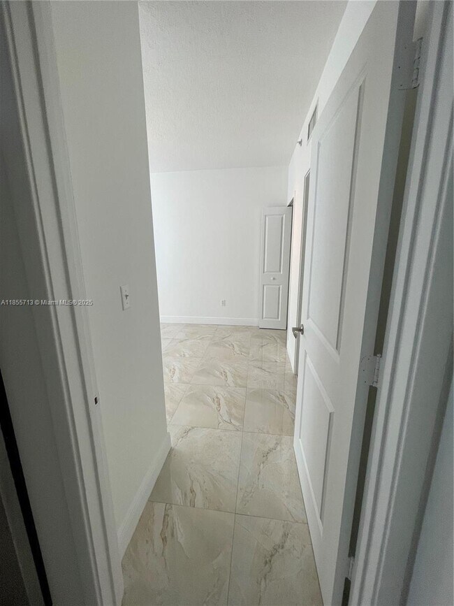 Building Photo - 170 SE 14th St