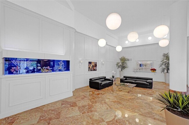 Building Photo - 3600 Mystic Pointe Dr