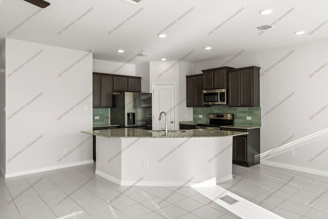 Building Photo - 725 Gingham Trl