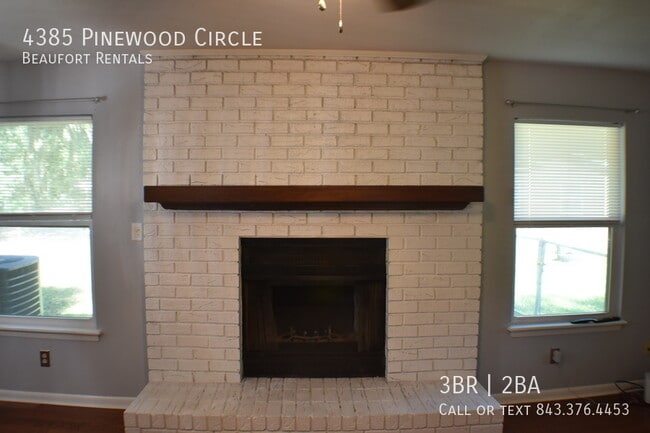 Building Photo - 4385 Pinewood Cir