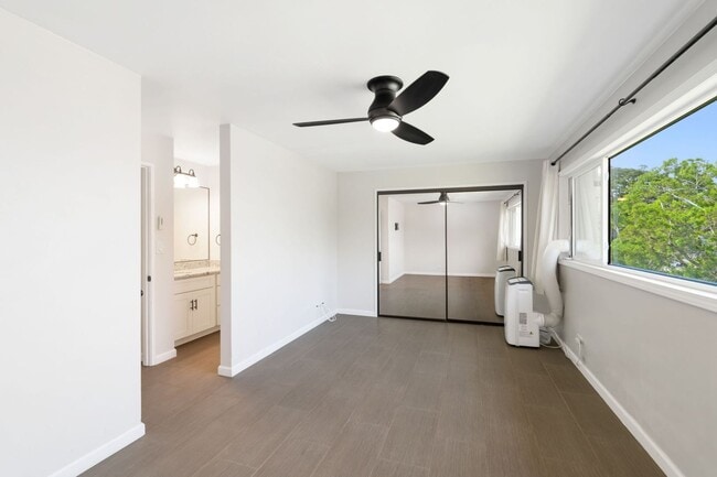 Building Photo - Experience Island Living at Its Finest in ...