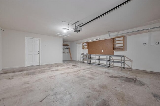 Building Photo - 9631 Highland Pointe Dr