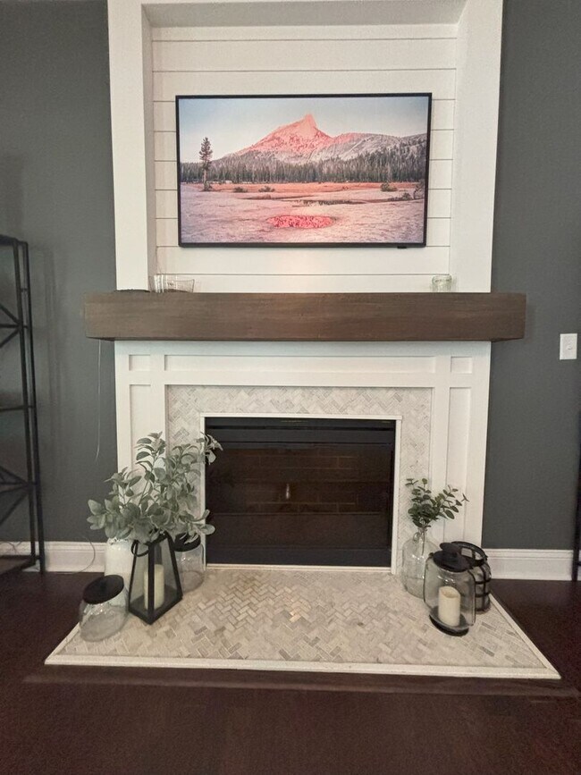 Building Photo - Big & Beautiful on Bear Run!