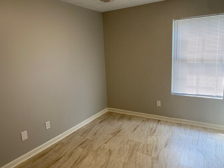 Building Photo - 35 Countryside Dr