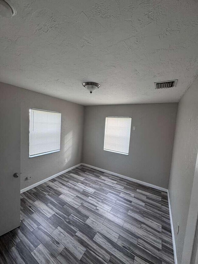 Building Photo - 3309 Avenue S