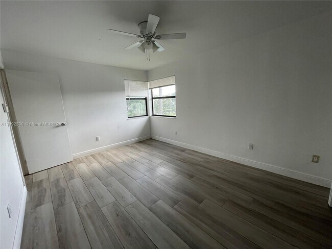 Building Photo - 1042 Adams Ave