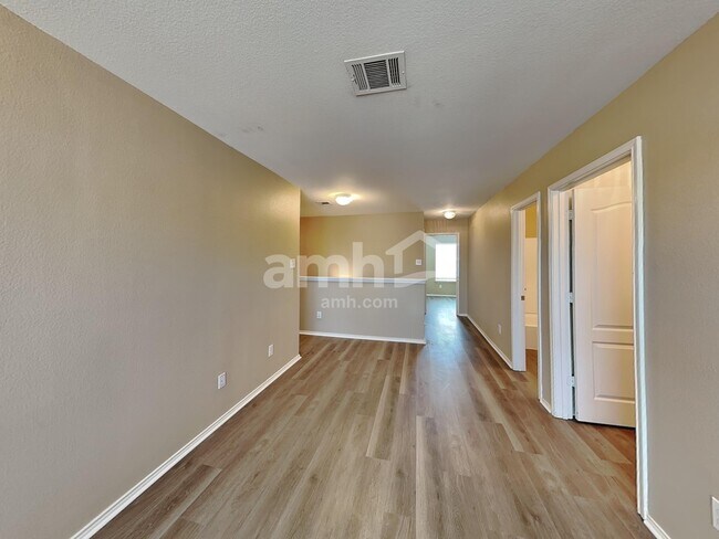 Building Photo - 4020 Hanna Rose Ln