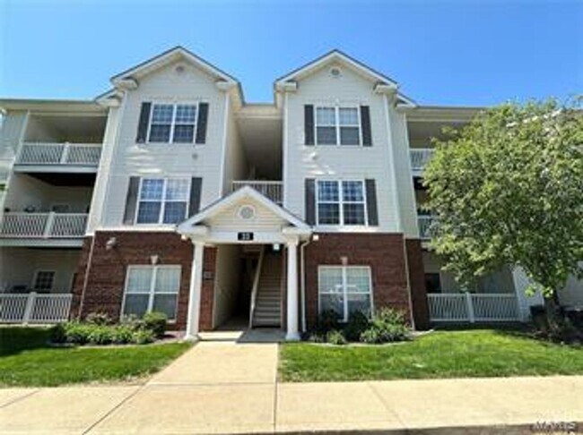 Building Photo - Beautiful Condo in Mehlville