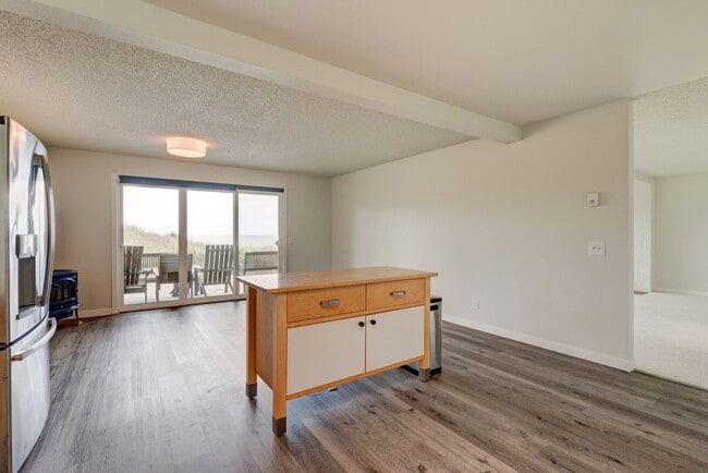 Building Photo - 3 Bedroom Condo on West Beach Bluffs