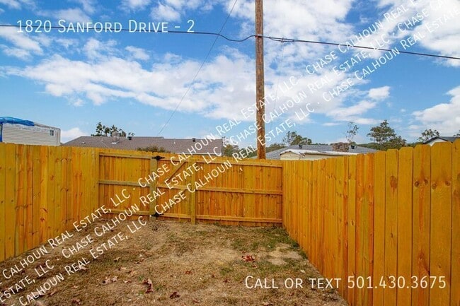 Building Photo - 1820 Sanford Dr