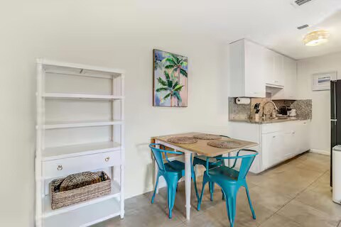 Building Photo - 713 Penn St