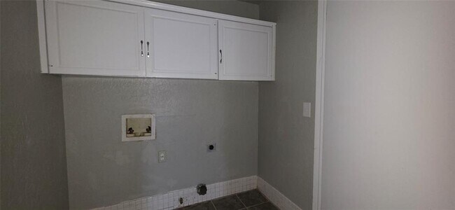 Building Photo - 7307 Edenborough Dr