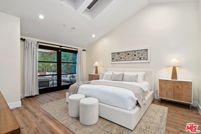 Building Photo - 5922 Oakdale Ave