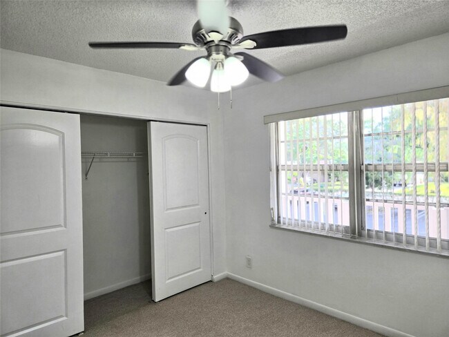 Building Photo - 1100 NW 87th Ave