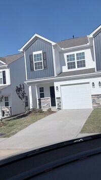 Building Photo - 206 Hunthill Rd