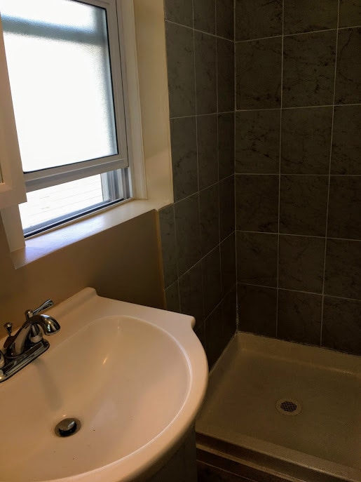 Bathroom - 714 W Liberty St