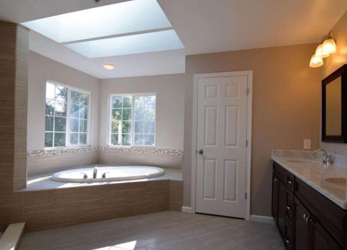 Building Photo - 1210 Northern Lights Dr