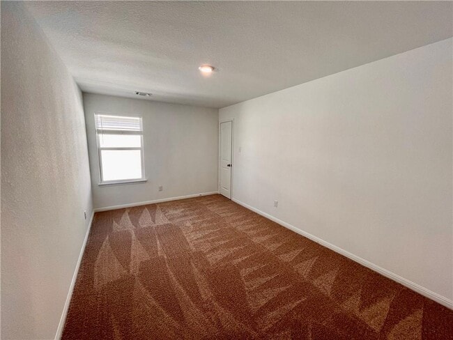 Building Photo - 126 Fox Glen Trl