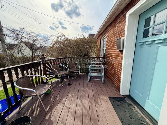 Building Photo - 521 Farnsworth St