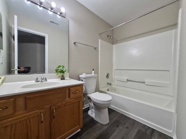 Building Photo - 2850 Stonewater Dr