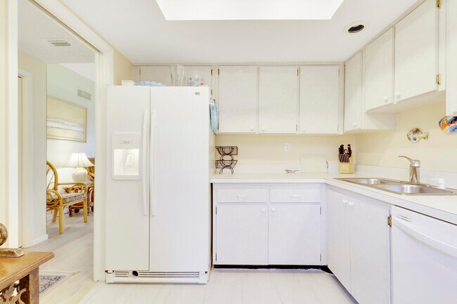 Building Photo - 275 S Beach Rd