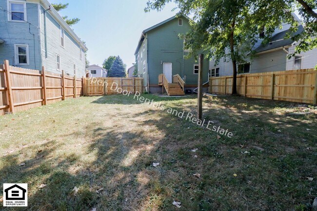 Building Photo - $200 off first months rent! 3 bedroom home...