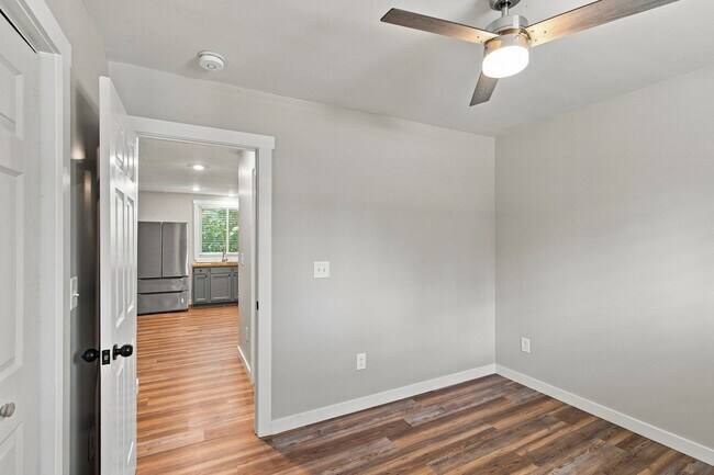 Building Photo - 714 27th Ave N