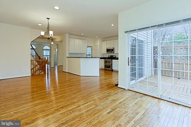 Building Photo - 20748 Hollow Falls Terrace