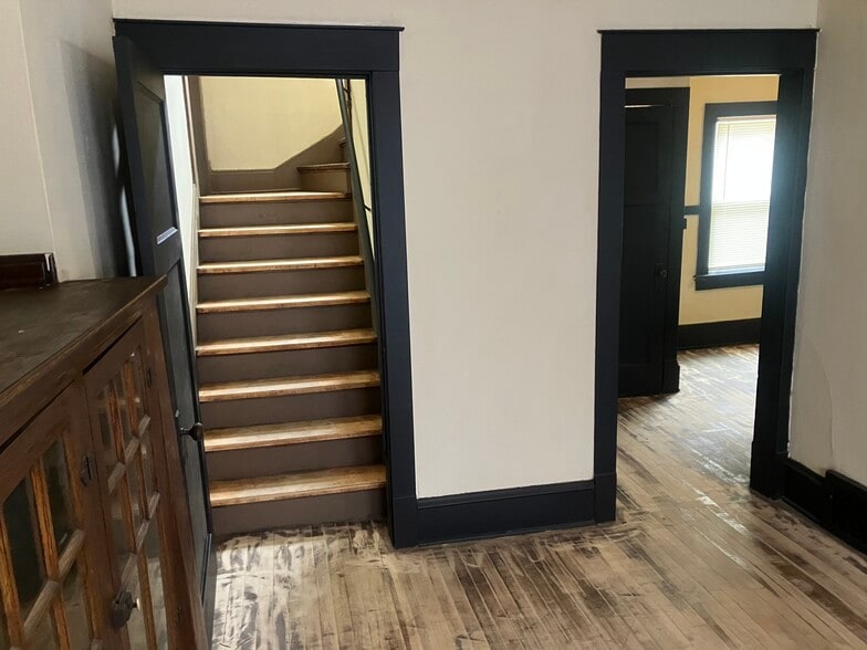 Building Photo - 1303 N Hawley Rd